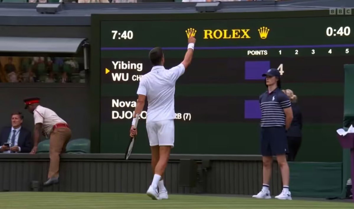 Novak Djokovic Gives Perfect Response as His Wimbledon Match Halts for Surprise Proposal