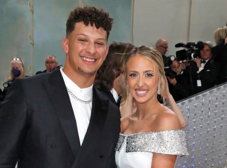 “I Love You”: Hours Before $210.6 Million Guaranteed Deal, Wife Brittany Sends Flowers to Rich Husband Patrick Mahomes - EssentiallySports