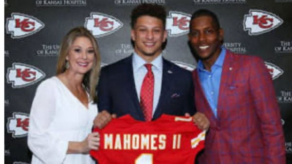 Patrick Mahomes with parents, source, Instagram