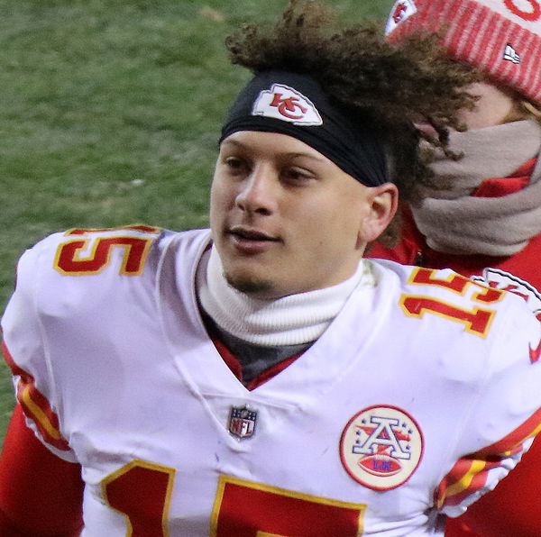 Patrick_Mahomes_II_(cropped)