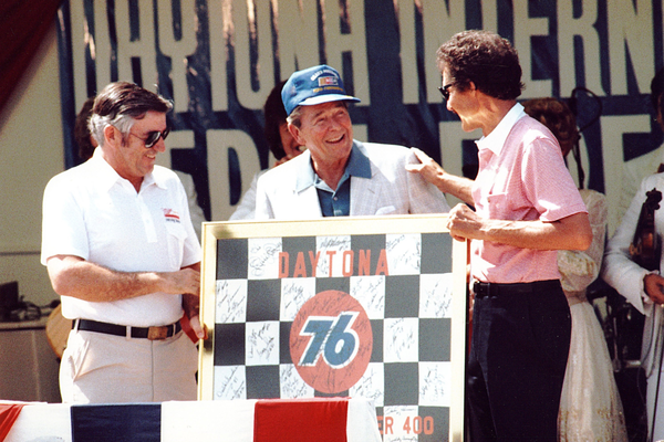 President-Ronald-Reagan-with-Richard-Petty-at-the-1984-Firecracker-400-at-Daytona.-Bobby-Allison-looks-on.