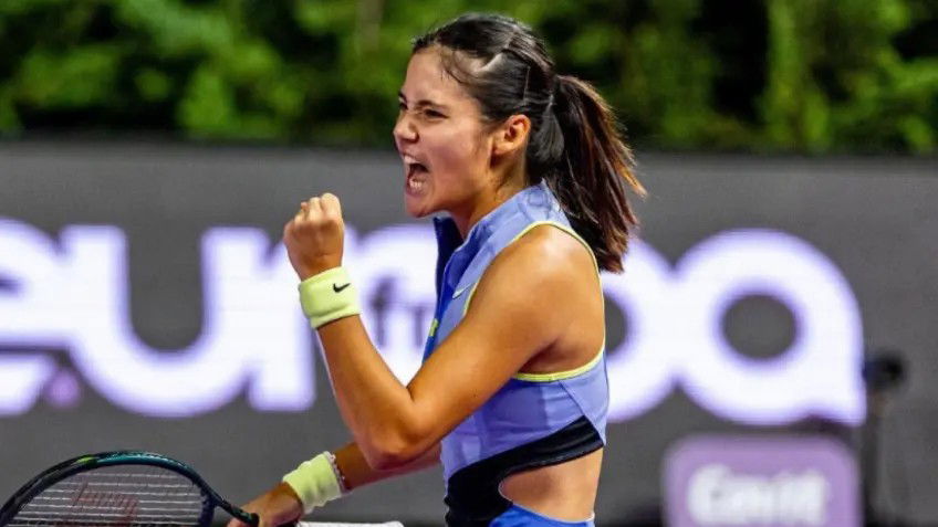 Ball Kid Collapses Mid-Match Amid Brutal Australian Open Conditions