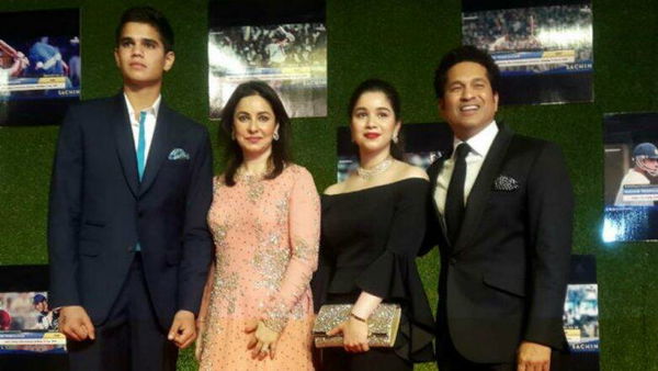 Sachin-Tendulkar-with-his-family