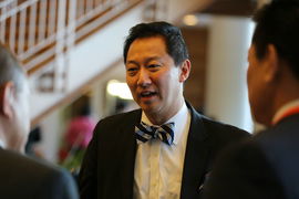 Santa Ono