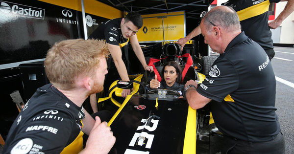 Saudi Woman renault