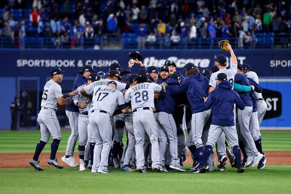 Seattle Mariners celebrating Featured Image