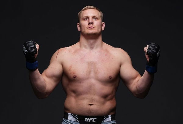 Sergei Pavlovich será reserva para a luta principal do UFC 285