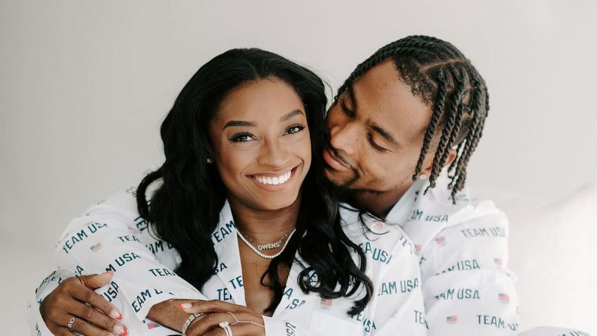 Jonathan Owens Showcases 'Immaculate' Thanksgiving Spread Celebrated with Simone Biles After Bears Game - EssentiallySports