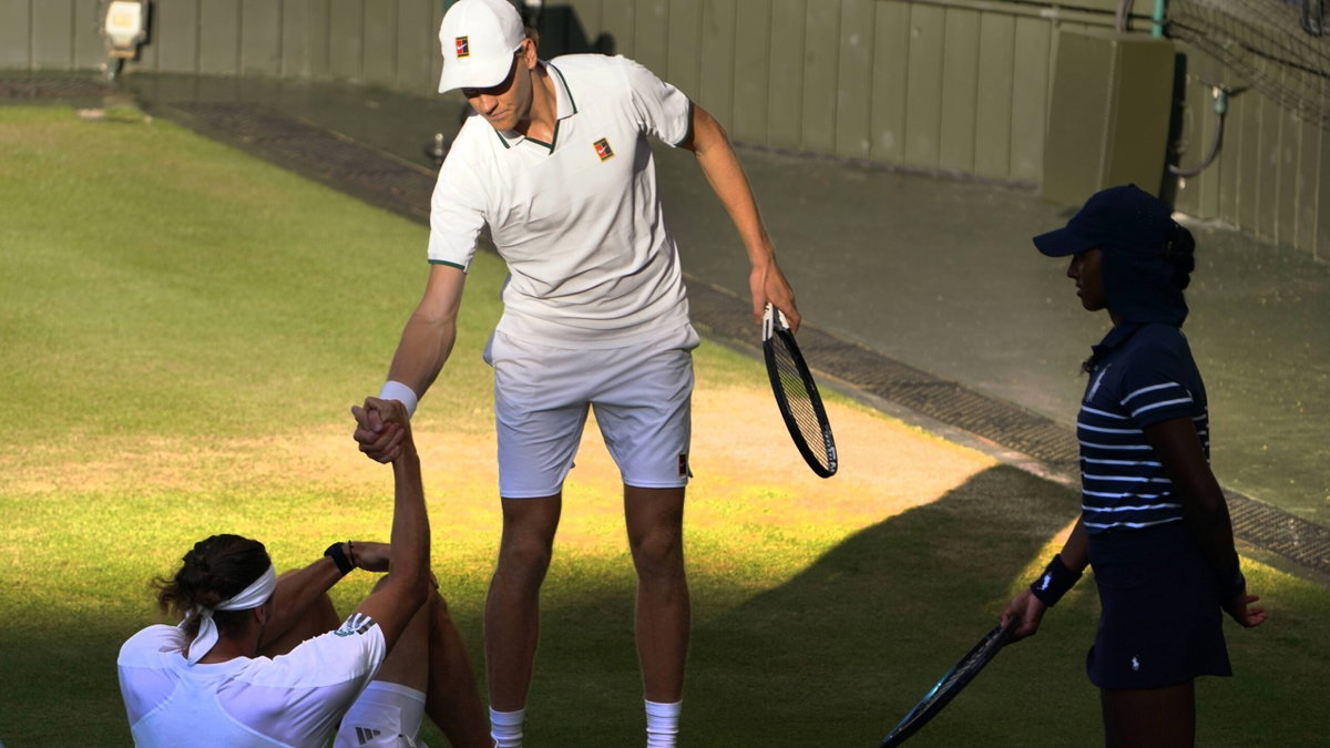 Jannik Sinner Shows Class Act as Alexander Zverev Faces Injury Scare Amid Gruelling Wimbledon Clash