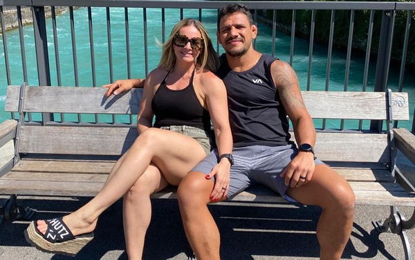 Rafael dos Anjos with wife