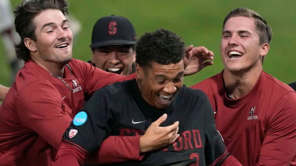 Stanford beat University of Texas to progress to College World Series