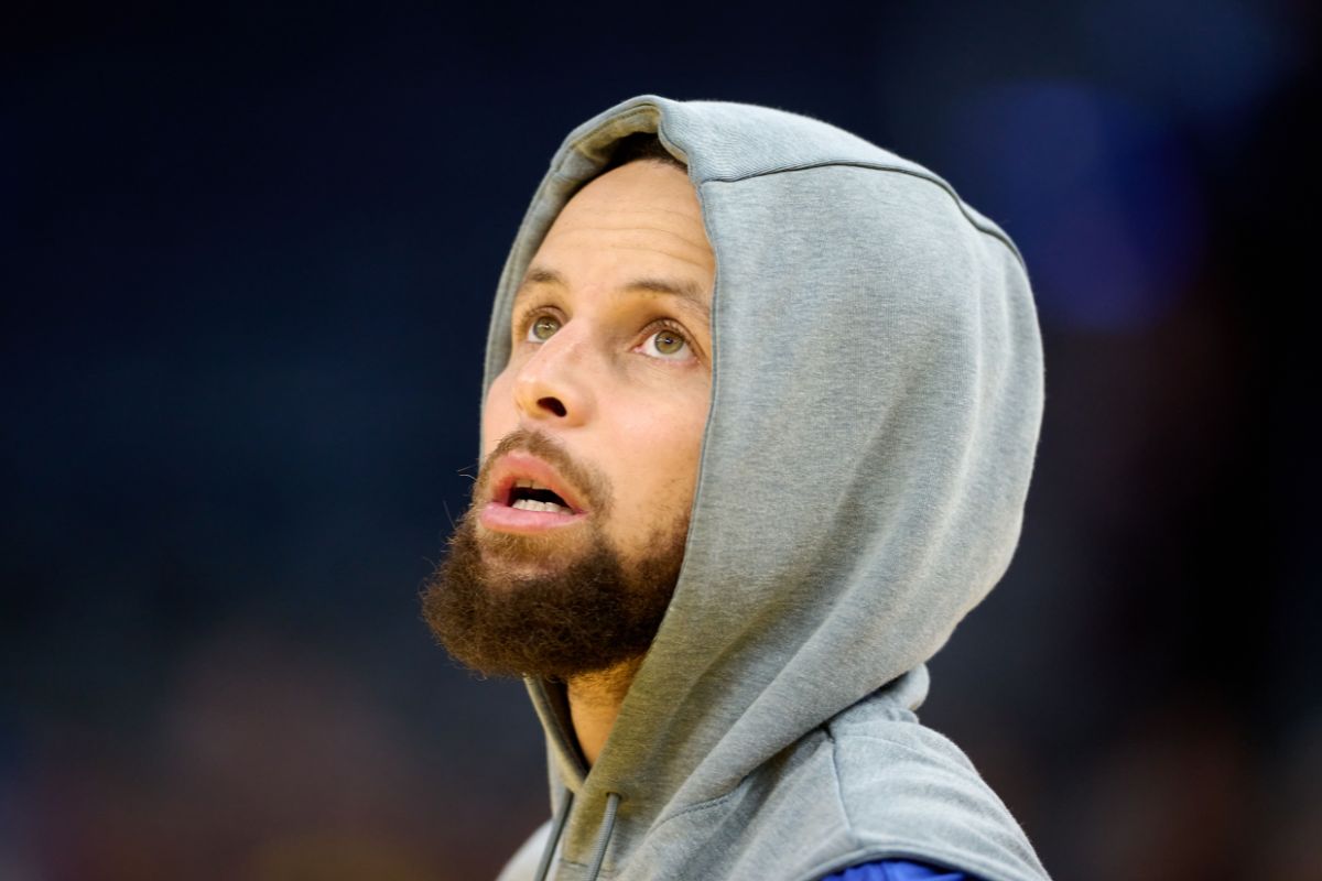 Stephen Curry’s Injury Scare vs. Kings Risks Play-In Chances as Warriors Star Doesn’t Hold Back
