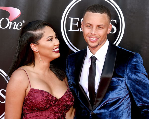 Wife Ayesha Goes Crazy as Stephen Curry Stuns Millions with Incredible Paramore Performance