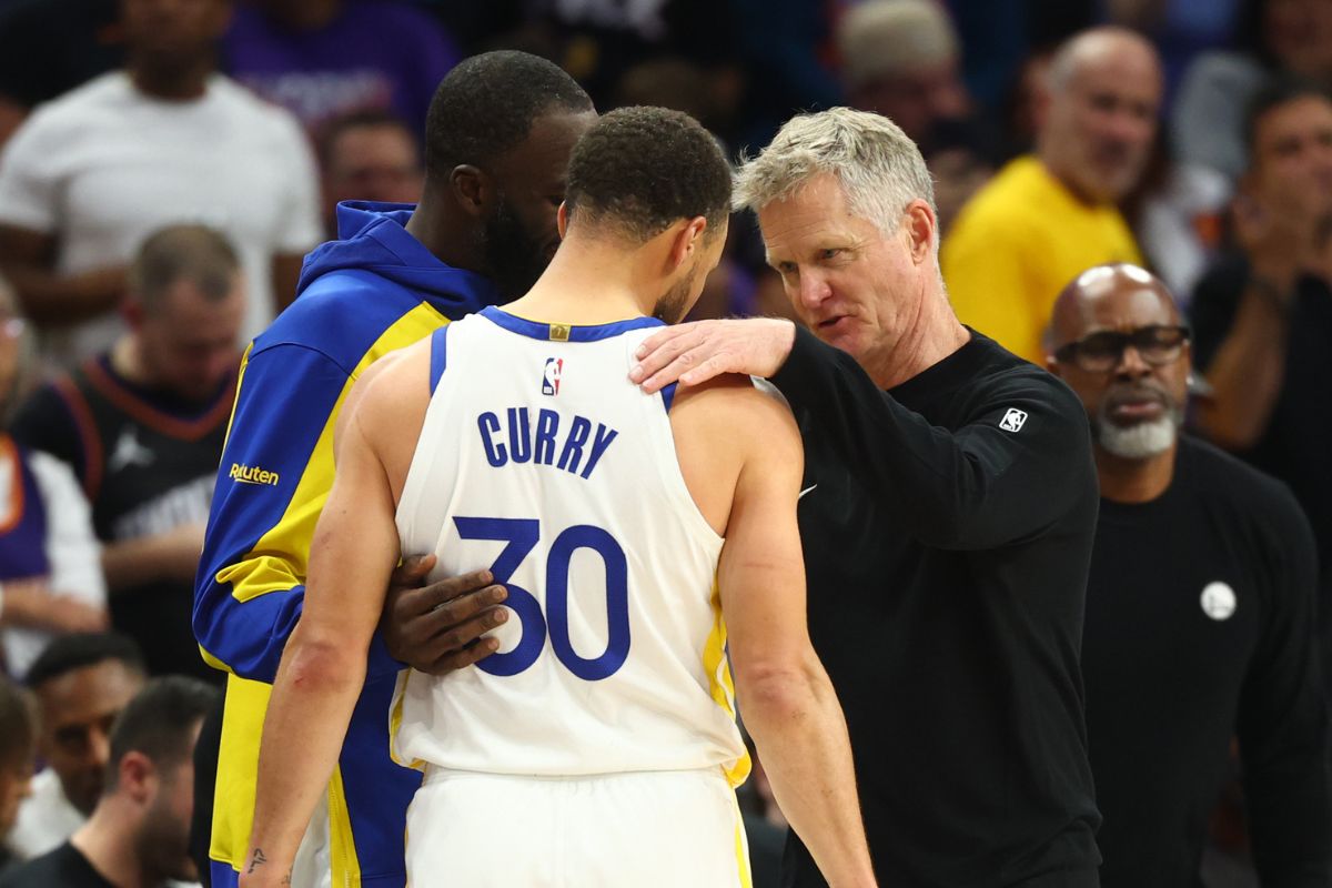 Steve Kerr Addresses Warriors Future After Emotional Courtside Moment With Stephen Curry, Draymond Green in Elimination