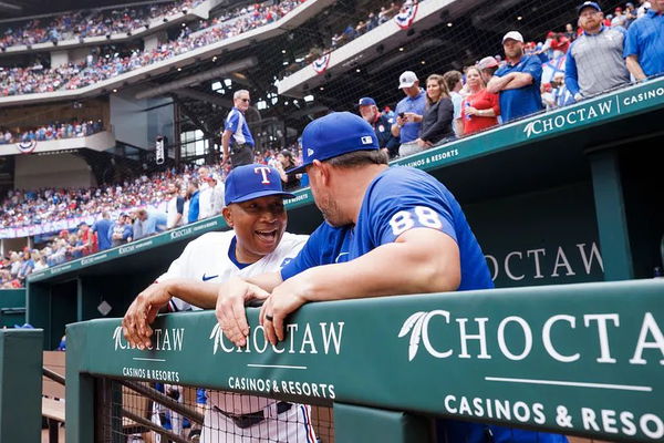 Texas Rangers 3rd base coach Tony Beasley