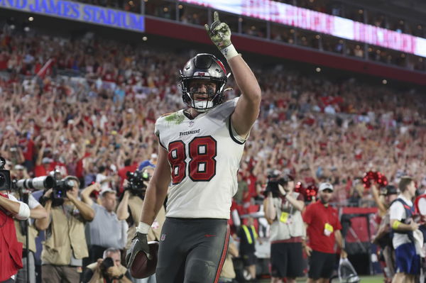 Tom Brady has vintage moment, driving Buccaneers for game-winning TD to  beat the Rams