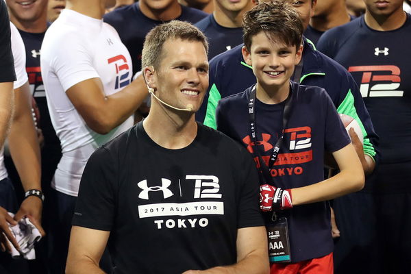 Tom Brady snaps picture with sporting legends at Miami Grand Prix