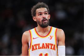 CHICAGO, IL &#8211; NOVEMBER 22: Trae Young 11 of the Atlanta Hawks look on during the second half of the NBA, Basketball Herr