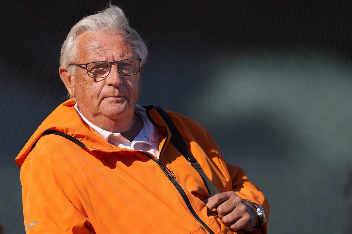 Prayers Pour In for MLB Broadcaster After He Opens Up on His Battle With Cancer