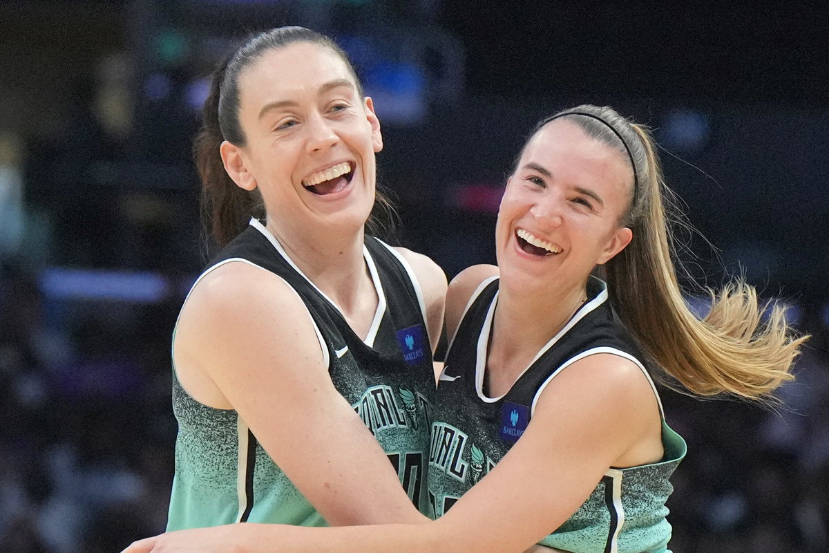 Respect Pours In for Sabrina Ionescu, Breanna Stewart For Their Gesture Toward Developmental Players After Commissioner’s Cup Win