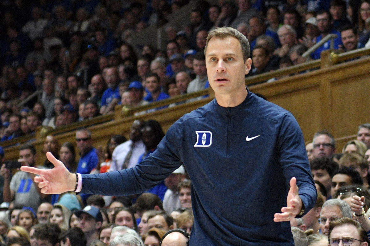 “It’s a Disaster”: Fans Fear for Duke’s Big Dance Chances After Jon Scheyer’s Double Injury Announcement