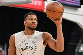 NBA: Sacramento Kings at Milwaukee Bucks