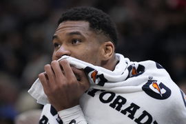 NBA: Los Angeles Clippers at Milwaukee Bucks