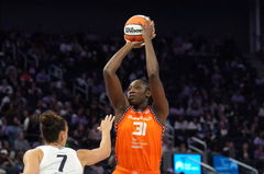 WNBA: Connecticut Sun at Golden State Valkyries