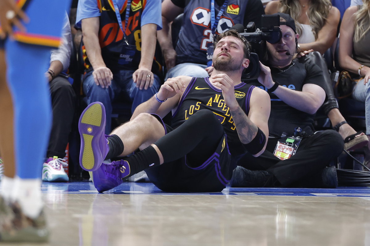 LA Physician Pinpoints Concerning Luka Doncic Injury Pattern as Lakers Brace for Bad News