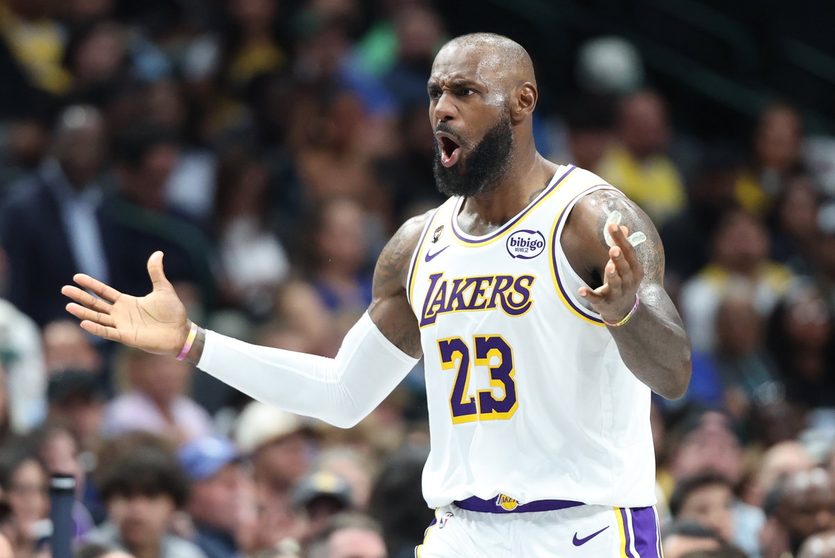 “Am I Trippin?”: LeBron James Turns Frustrated by NBA Glitch During Crucial Moment of Hornets-Heat