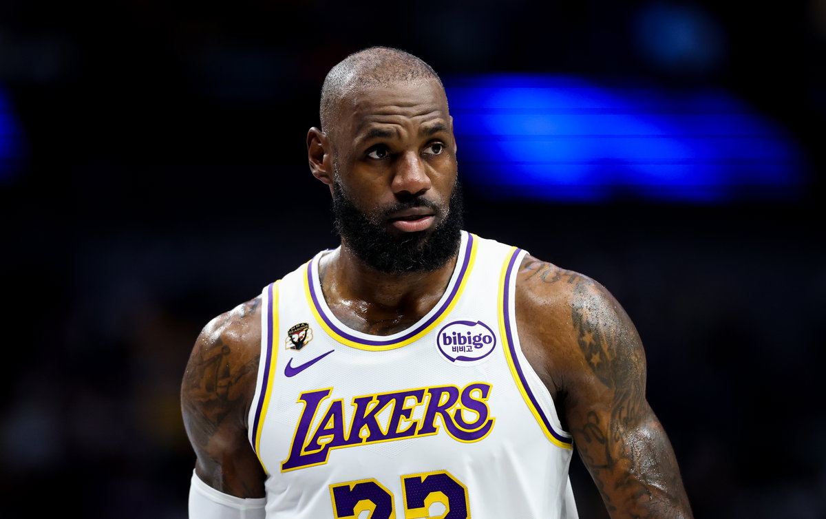 LeBron James’ Gesture Leaves NCAA Champion Emotional During Lakers–Thunder Visit