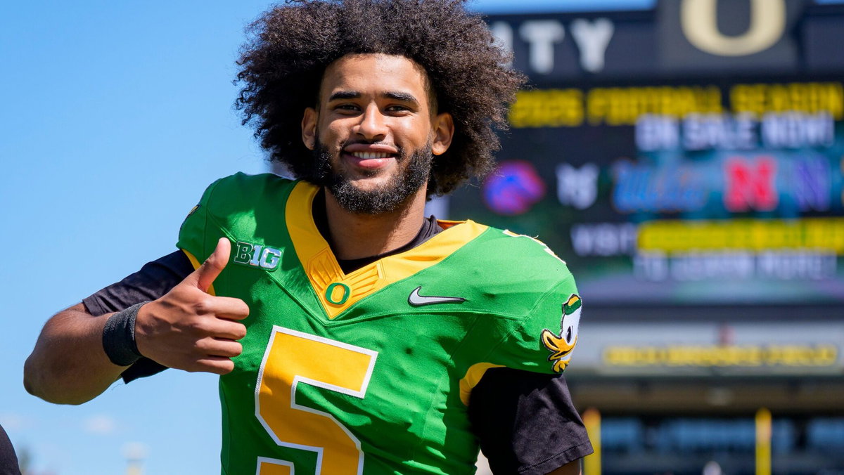 Oregon’s Dante Moore Says Farting in the Huddle Is His Way to “Connect” With Teammates