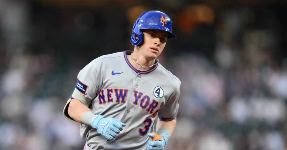 MLB Fans in Disbelief as Royals’ Bizarre On-field Blunder Hands Little League Home Run to Mets