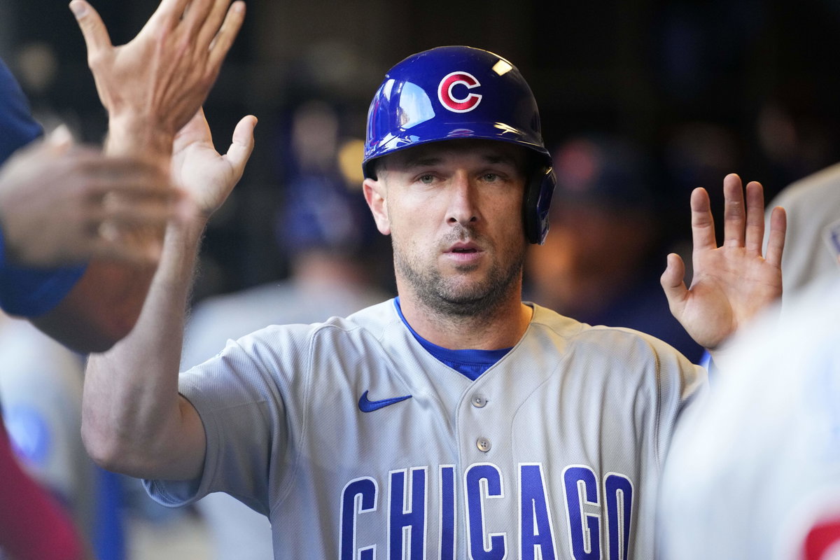 Cubs’ $175M Pro Forced to Leave the Game After Brutal Foul Ball Strikes Him in the Face
