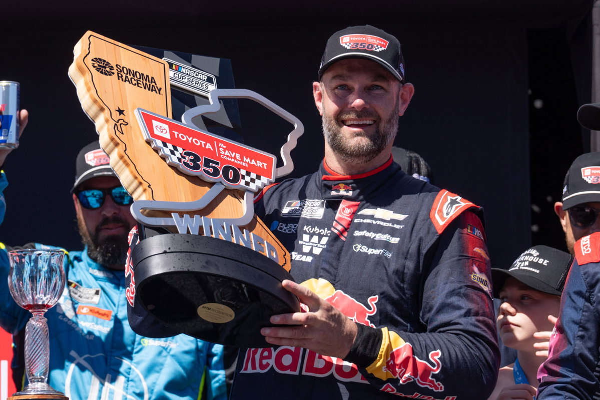田徑場老闆肖恩·範·吉斯伯根 (Shane Van Gisbergen) 表示 NASCAR 改變了高爾夫運動,就像泰格·伍茲 (Tiger Woods) 所做的那樣