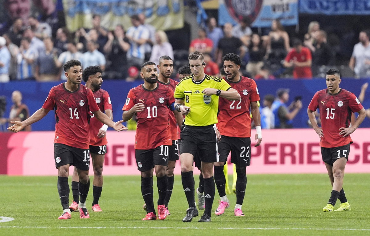 Fans Call FIFA ‘Robbed’ After Egyptian Staff Gets Unwanted Red Card Over Potential Penalty Claim Against Argentina
