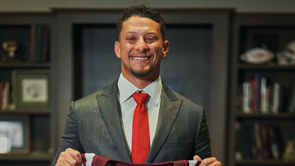 Patrick Mahomes Leaves 31 NFL QBs Behind With $28M Boost Despite Getting  Snubbed by Dak Prescott & Josh Allen - EssentiallySports