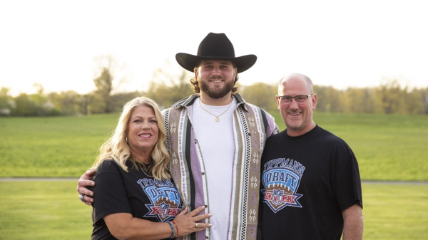 Joe Tippmann with his parents