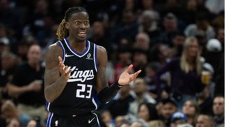 Keon Ellis argues with a referee on the court