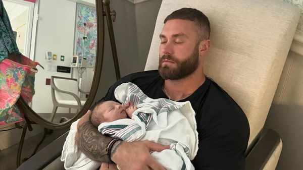 Chris Bumstead with daughter