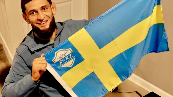 Khamzat Chimaev with Swedish flag