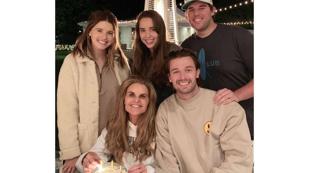 Arnold Schwarzenegger Missing, as Children, Celebrate Thanksgiving With