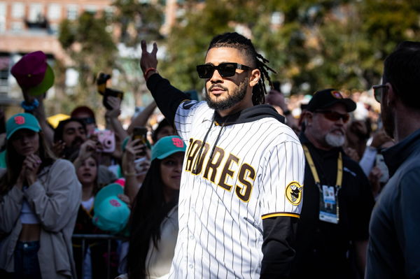 Padres players connect with fans, sign autographs at FanFest