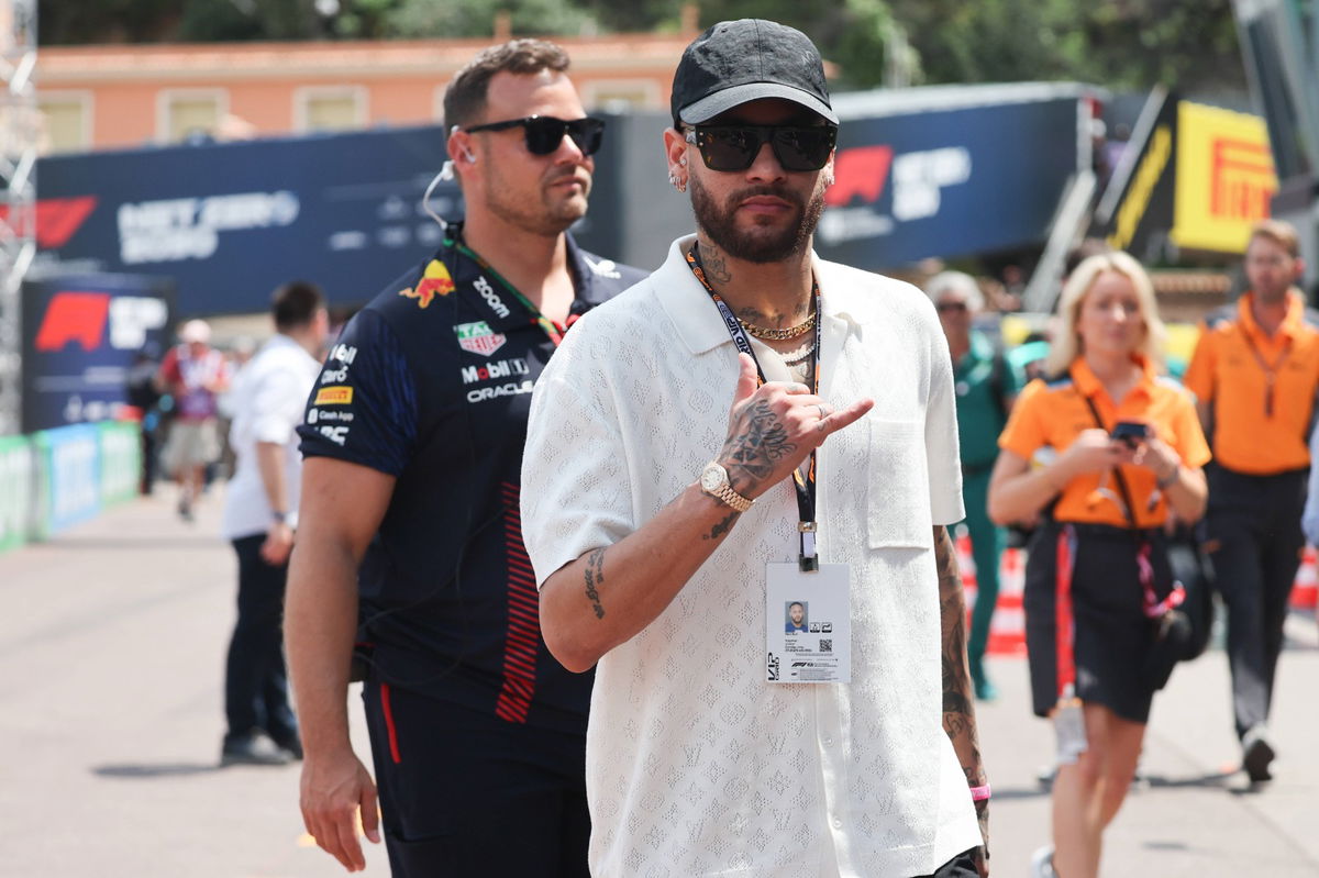 After Accidentally Snubbing Neymar Jr., F1 Legend Lewis Hamilton ...