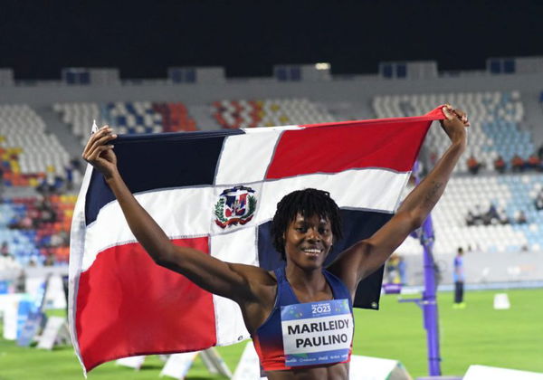 Dominican sprinter Marileidy Paulino smashes a 45-year-old record and claims gold at the Central American and Caribbean Games.