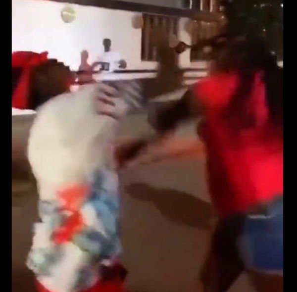 Video Woman Knocks Out Guy On The Streets With A Single Slap And Mma Fans Cant Get Enough Of