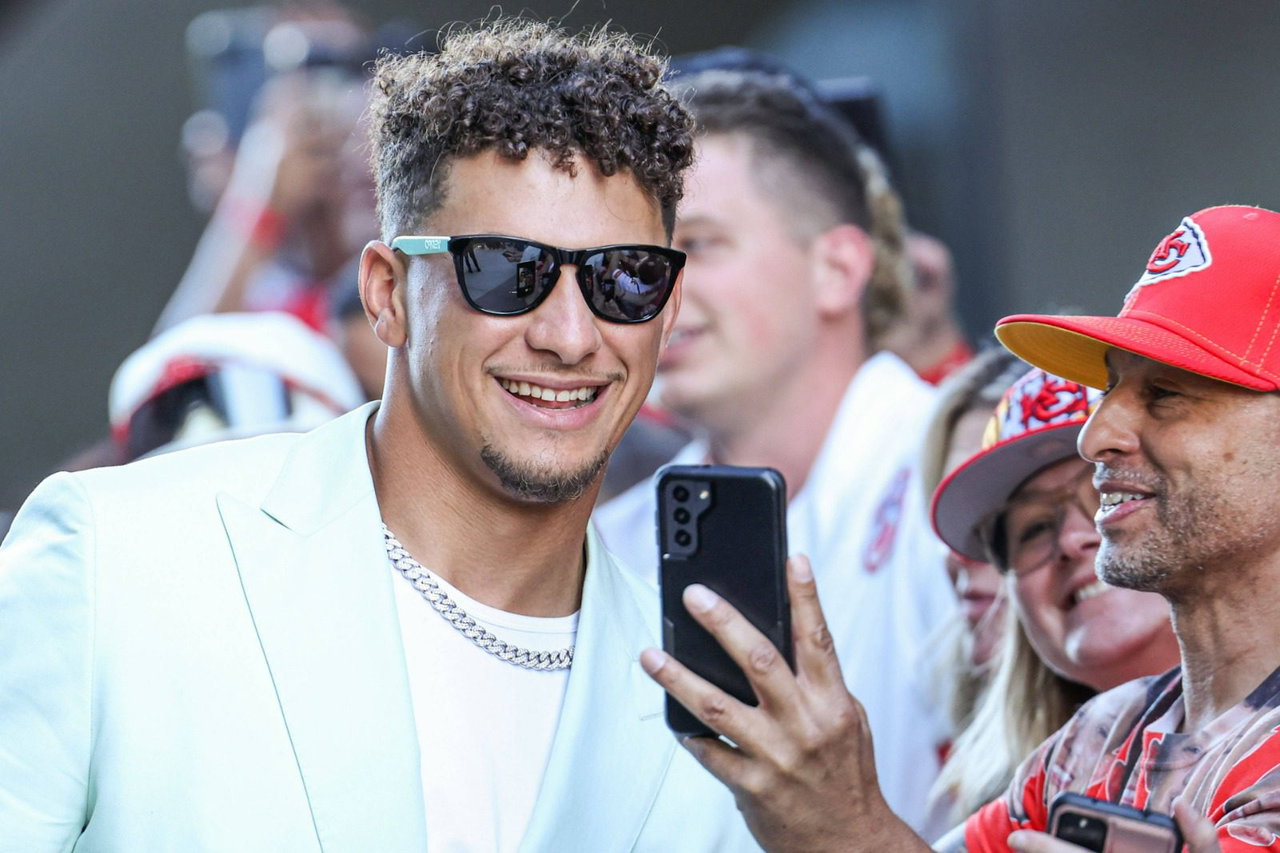 Recivers Show Netflix Looks to Replicate 'Quarterback' Success With a New Wide ...