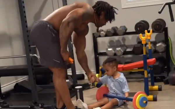 bench press father child