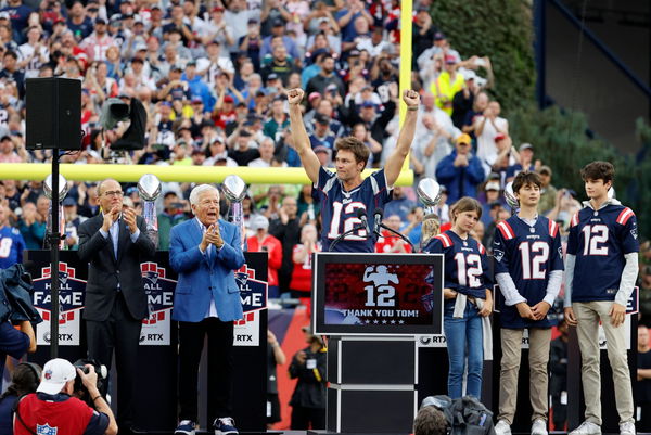 What Tom Brady said to Patriots fans during halftime ceremony