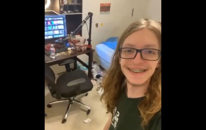 TikTok Streamer Refuses To Clean His Room 😳#Streamer#Clean#Dirtyroom#, poeenvy